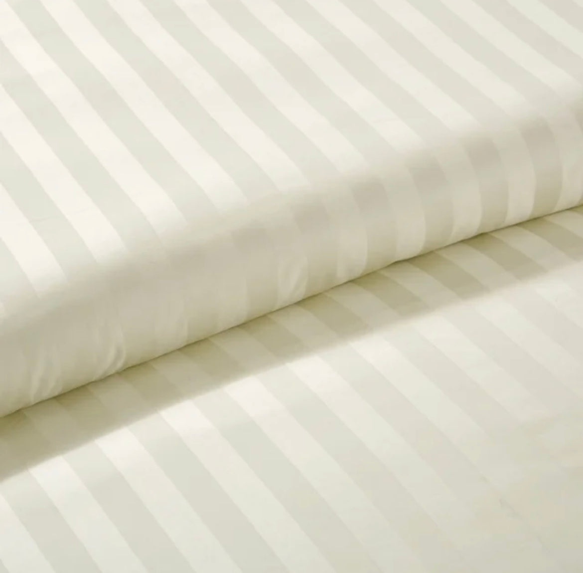 Materijal saten boja vanilije 100%pamuk /uzorak prugica širina 240cm