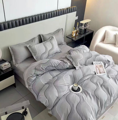 KOMPLET POSTELJINA MAXI- komplet sadrži 1kom  navlaka za poplun 200x220+2jastučnice 60x80+2jastučnice 50x50+ 1plahtu ravnu 220x240